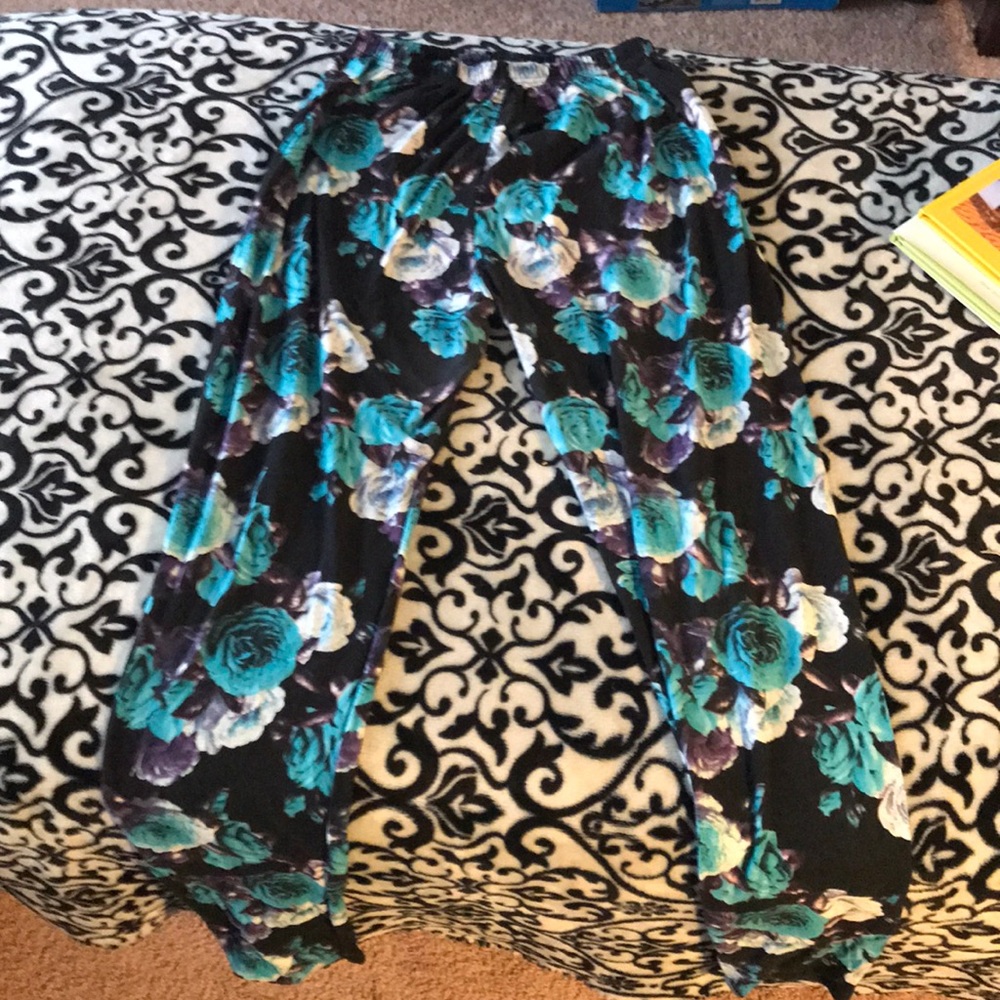 Agnes & Dora Blue Floral Leggings